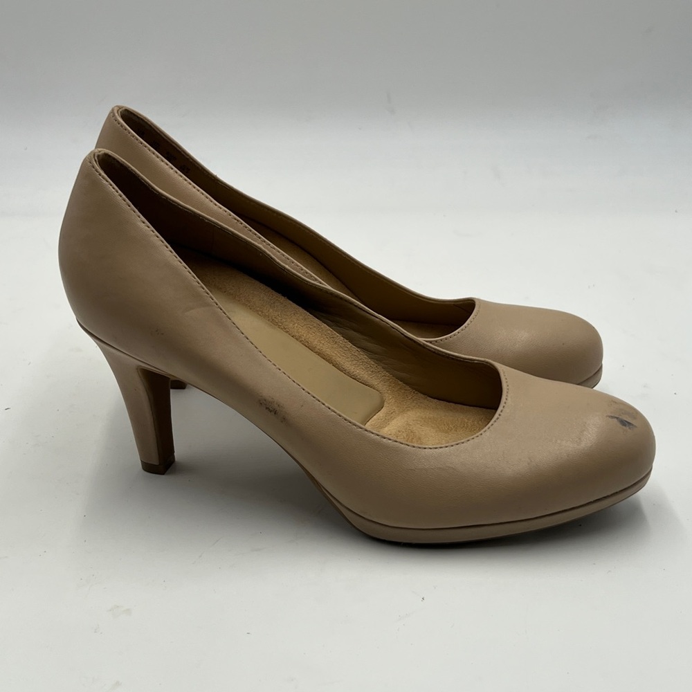 Naturalizer Tan Heels with Rounded Toe and Medium Heel